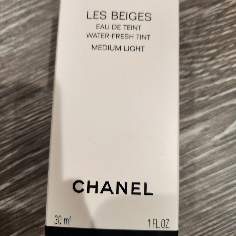 Chanel Les Beiges Water-Fresh Tint - Medium Light (Beige) - Picture 9 of 11